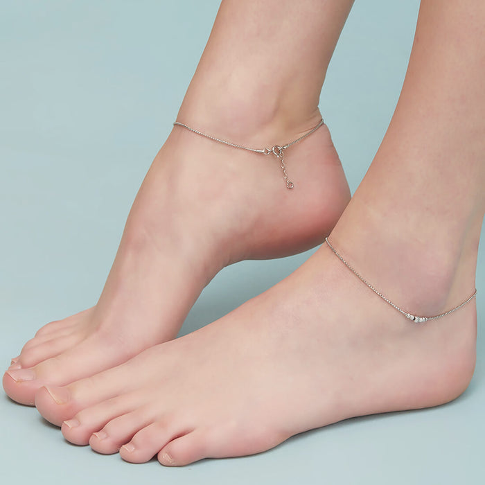 Woman wearing a delicate 925 Sterling Silver beaded anklet on bare feet. Silver jewelry for women. – Zavya