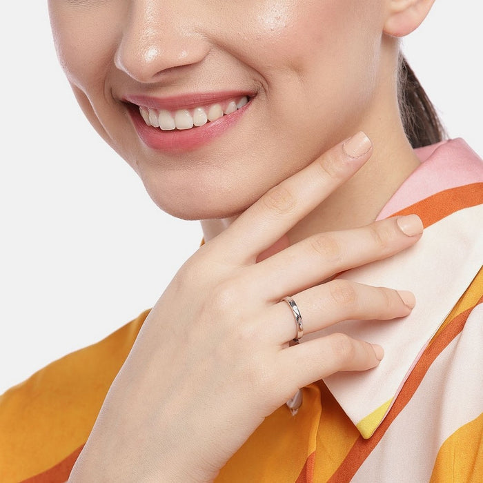Smiling woman wearing a 925 Sterling Silver couple band ring. Elegant adjustable silver rings for women – Zavya
