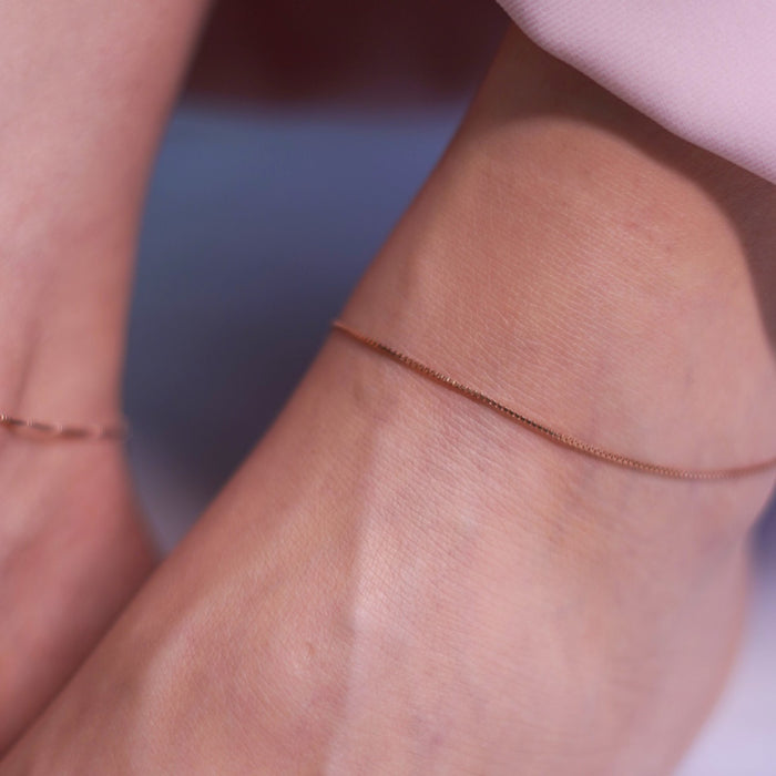 Woman wearing a delicate 925 Sterling Silver box chain anklet. Everyday women's minimalist jewellery – Zavya