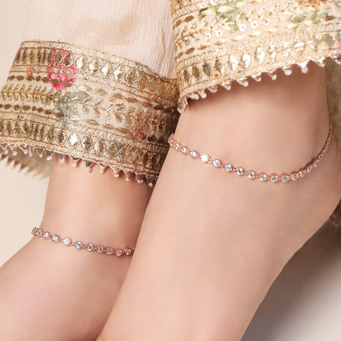Rose gold-plated 925 Sterling Silver anklet on a woman in ethnic wear. Sparkling women's jewellery. – Zavya