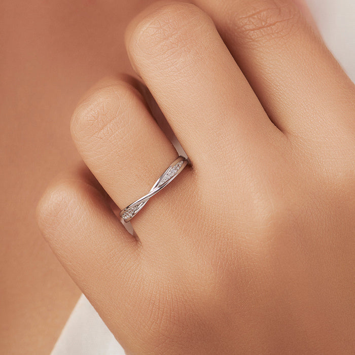 Woman wearing a twisted 925 Sterling Silver ring with stones. Everyday minimalist jewelry for women – Zavya