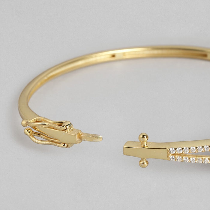 Open clasp of a gold-plated 925 Sterling Silver bangle bracelet for women, studded with stones. – Zavya