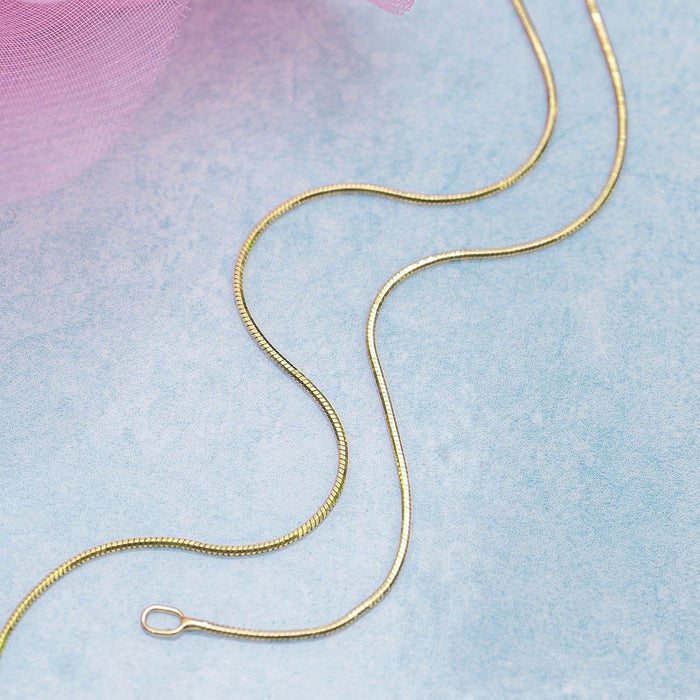 Golden 925 Sterling Silver snake chain anklet, elegant women's jewellery on a blue background – Zavya