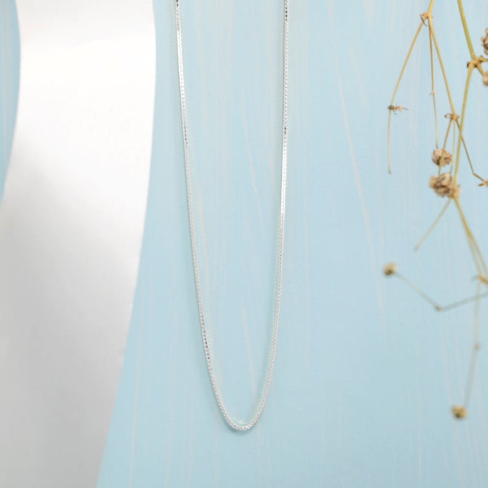 Interlocked Shimmering Rhodium Plated 925 Silver Chain