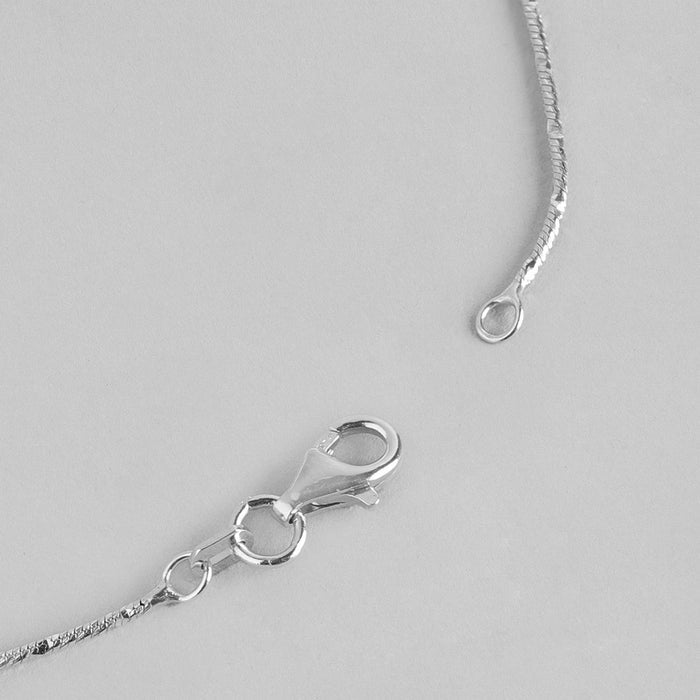 Close-up of a minimal 925 Sterling Silver women's anklet showing a delicate chain and lobster clasp – Zavya