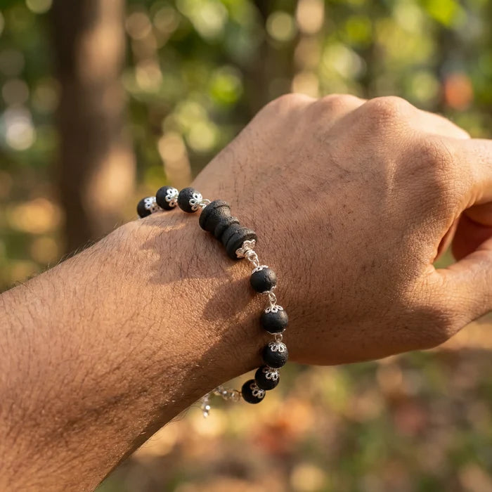 Silver Cap Karungali Bracelet with Karungali Damroo - view 7