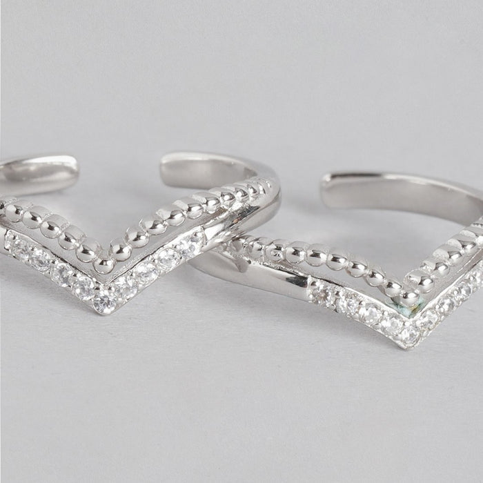 Two V-shaped 925 Sterling Silver toe rings for women with sparkling CZ stones and beaded edges – Zavya