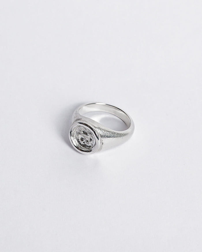 THE SIGNATURE SIGNET