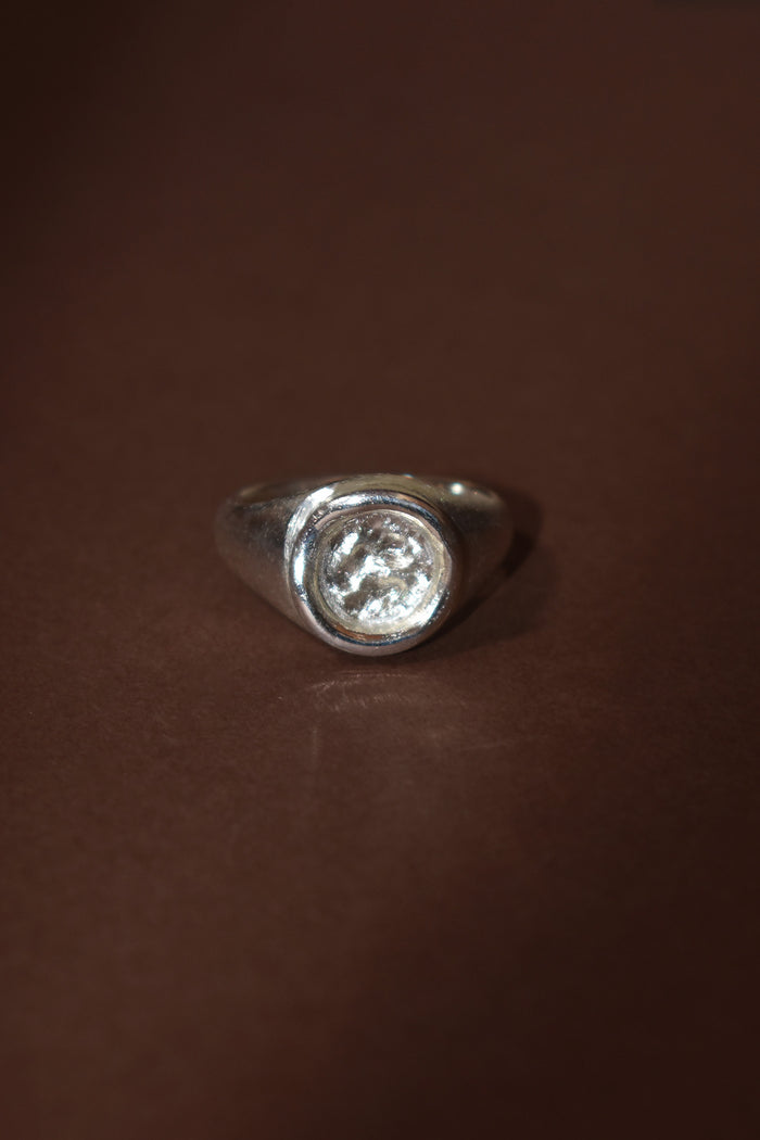 THE SIGNATURE SIGNET