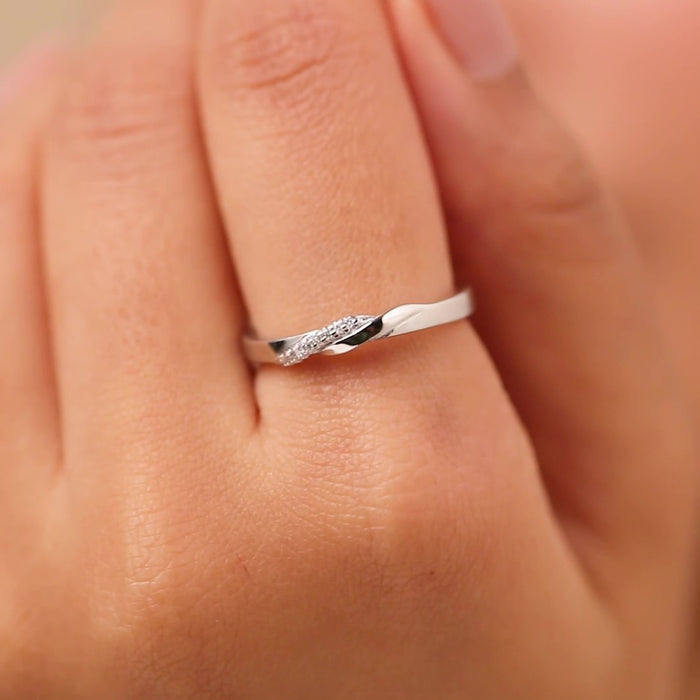 Woman's hand wearing a twisted 925 Sterling Silver adjustable promise ring. Jewelry for women – Zavya