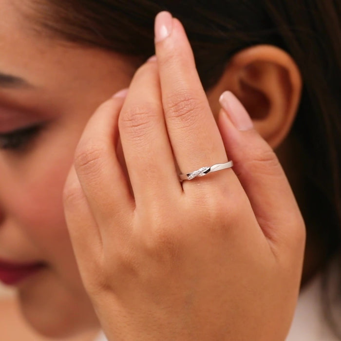 Woman wearing an elegant 925 Sterling Silver ring. Adjustable everyday silver jewelry for women. – Zavya