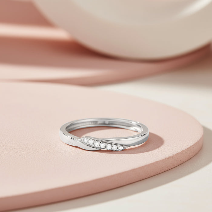 Adjustable 925 Sterling Silver ring for women. Rhodium plated jewellery with a twisted crystal design – Zavya