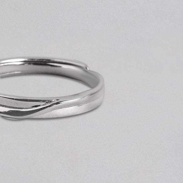 Close-up of an adjustable 925 Sterling Silver ring with cross detail. Perfect men's jewelry gift for him – Zavya